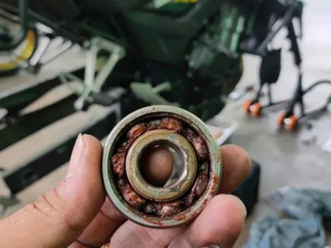 Thay bạc đạn xe máy tốn bao nhiêu? Thông tin quan trọng bạn cần nắm